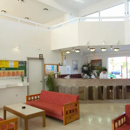 Pola Costa Beach Apts - Adults Only * プロタラス